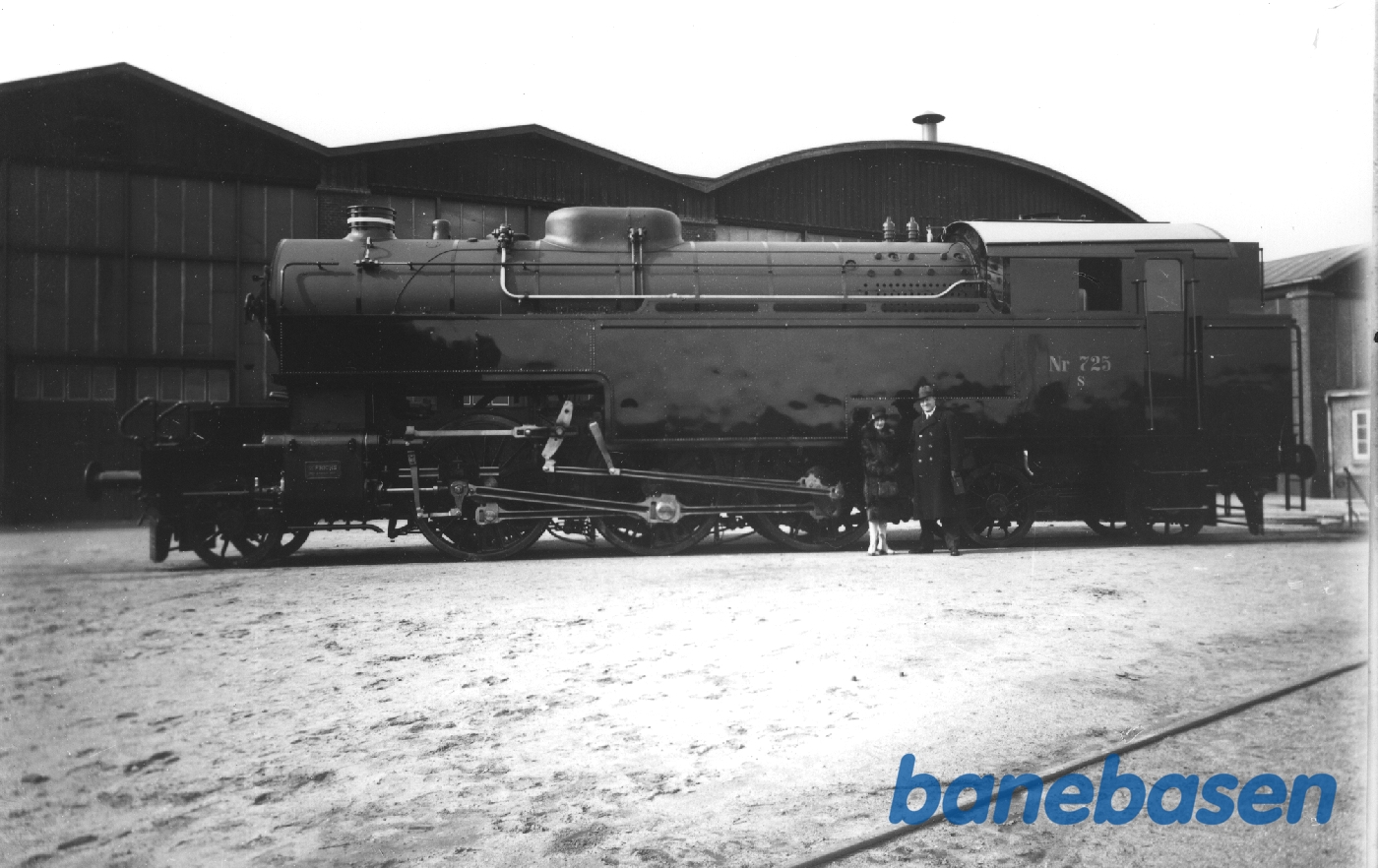 DSB S 725 i fabriksgården DSB S 725 i fabriksgården