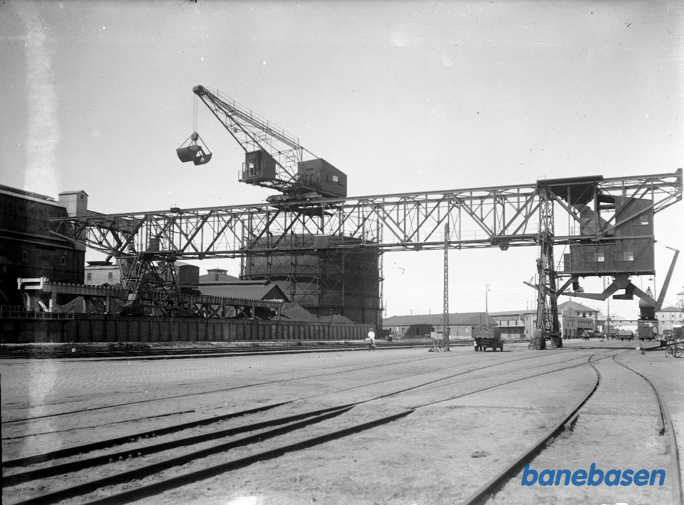 Kranbro med kulkran. Aarhus havn Kranbro med kulkran. Aarhus havn