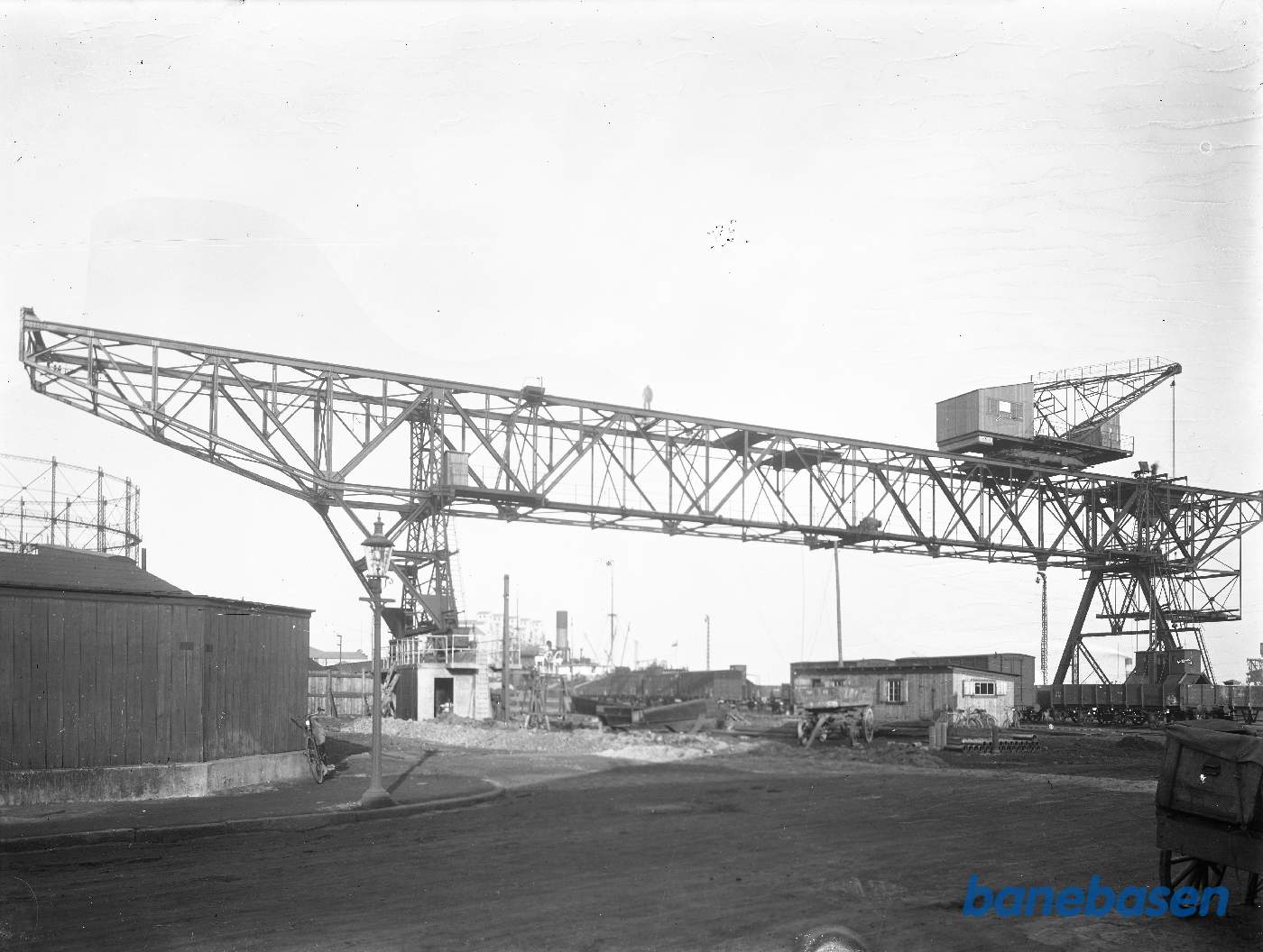 Kranbro med kulkran. Aarhus havn Kranbro med kulkran. Aarhus havn