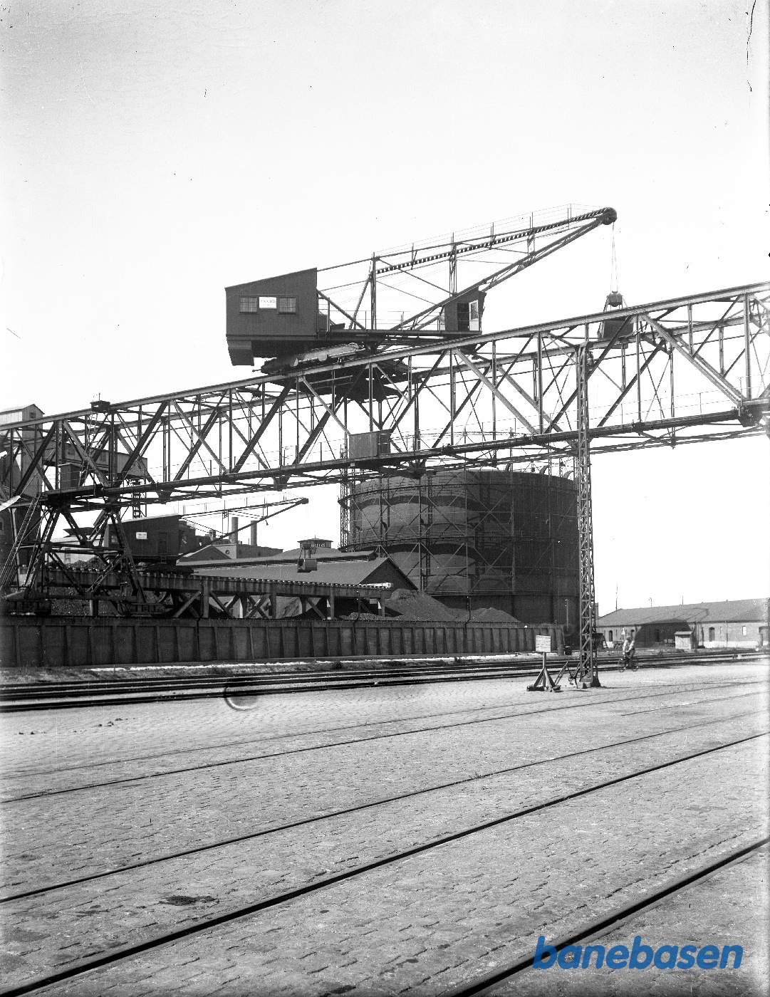 Kranbro med kulkran. Aarhus havn Kranbro med kulkran. Aarhus havn