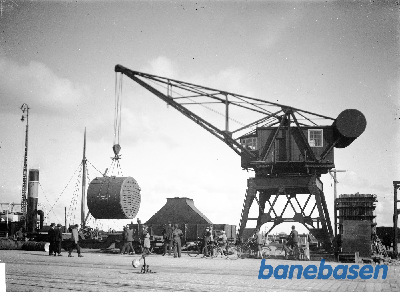 Drejekran til Aarhus Havn med skibskedel Drejekran til Aarhus Havn med skibskedel