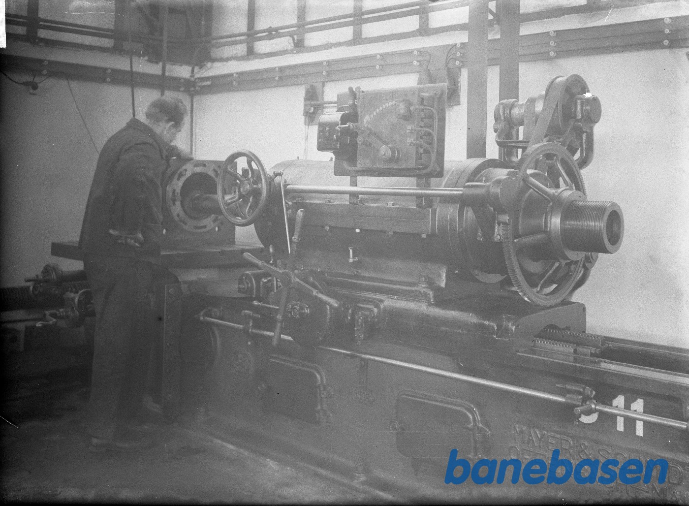 Slibemaskine G 11 med betjening Slibemaskine G 11 med betjening