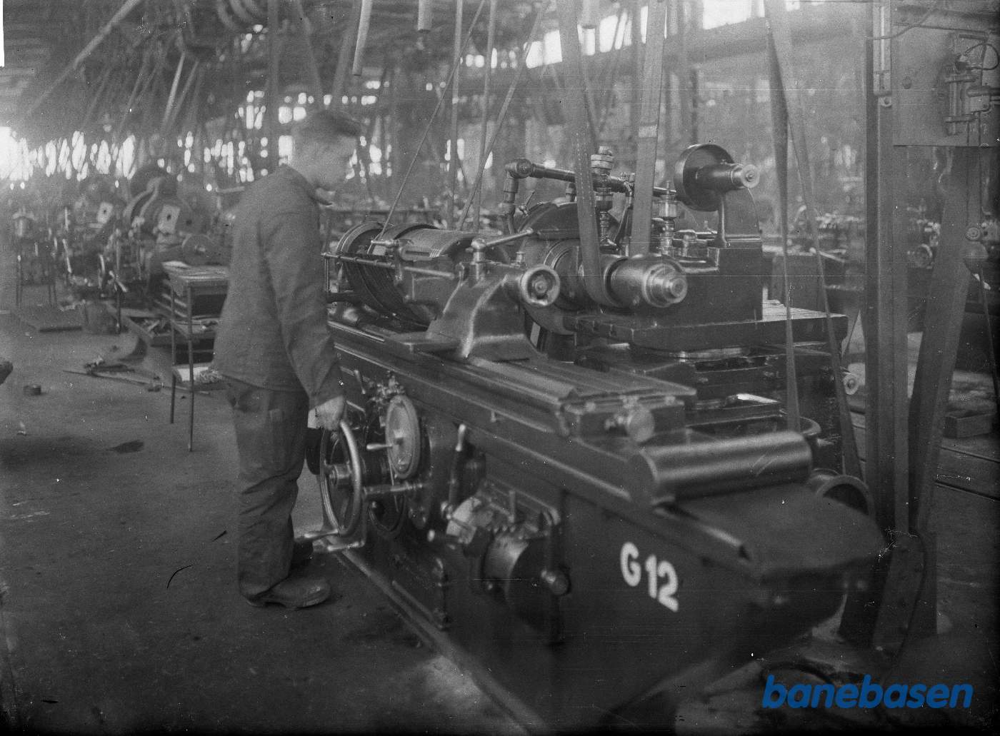 Slibemaskine G 12 med betjening Slibemaskine G 12 med betjening