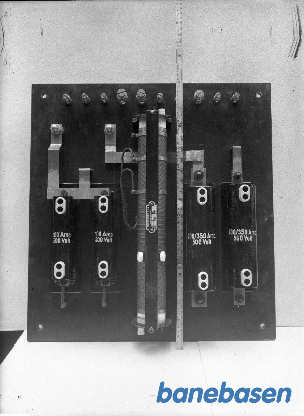 Tavle med sikringer og seriemodstand Tavle med sikringer og seriemodstand