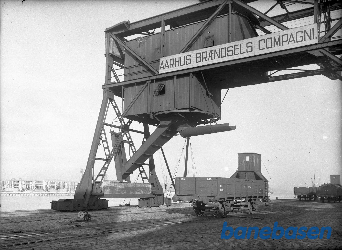 Godsvogn under kranbro for Aarhus Brændsels Compagni Godsvogn under kranbro for Aarhus Brændsels Compagni