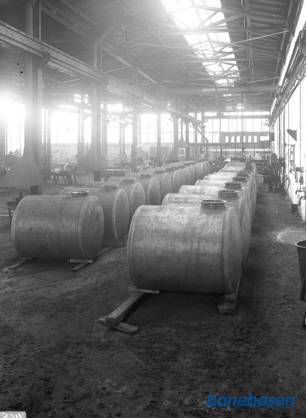 Beholderne i værkstedhallen. Kunde er DDPA