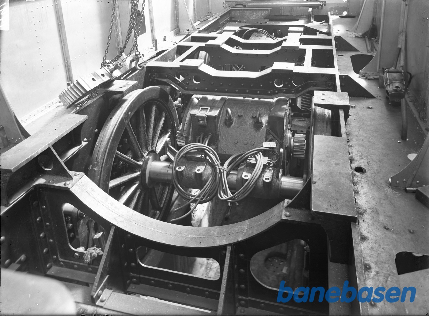 Bygning af MV 115. Motorfundament. Bagerste elektromotor Bygning af MV 115. Motorfundament. Bagerste elektromotor