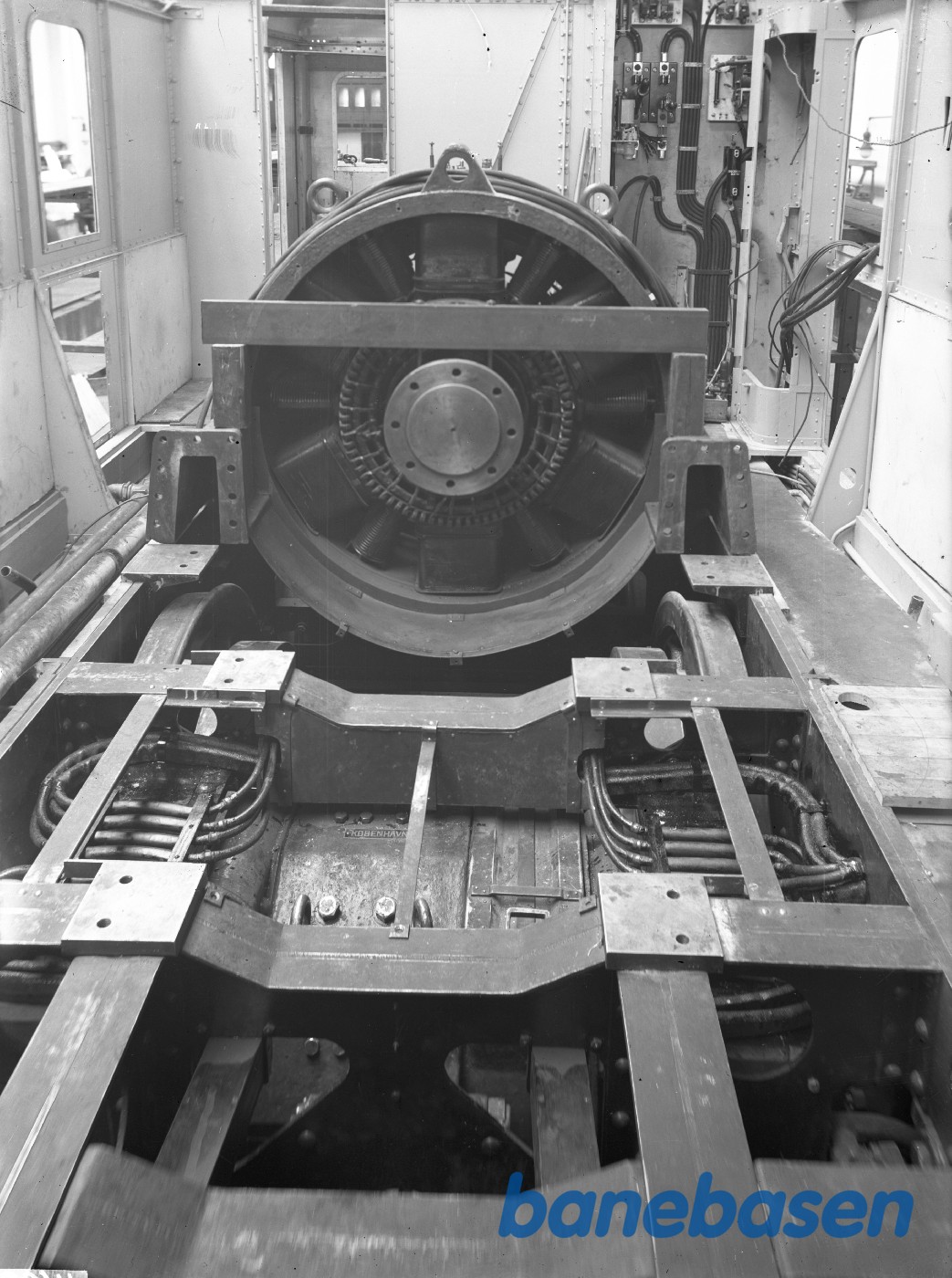 Bygning af MV 115. Motorfundament. Bagerste elektromotor Bygning af MV 115. Motorfundament. Bagerste elektromotor