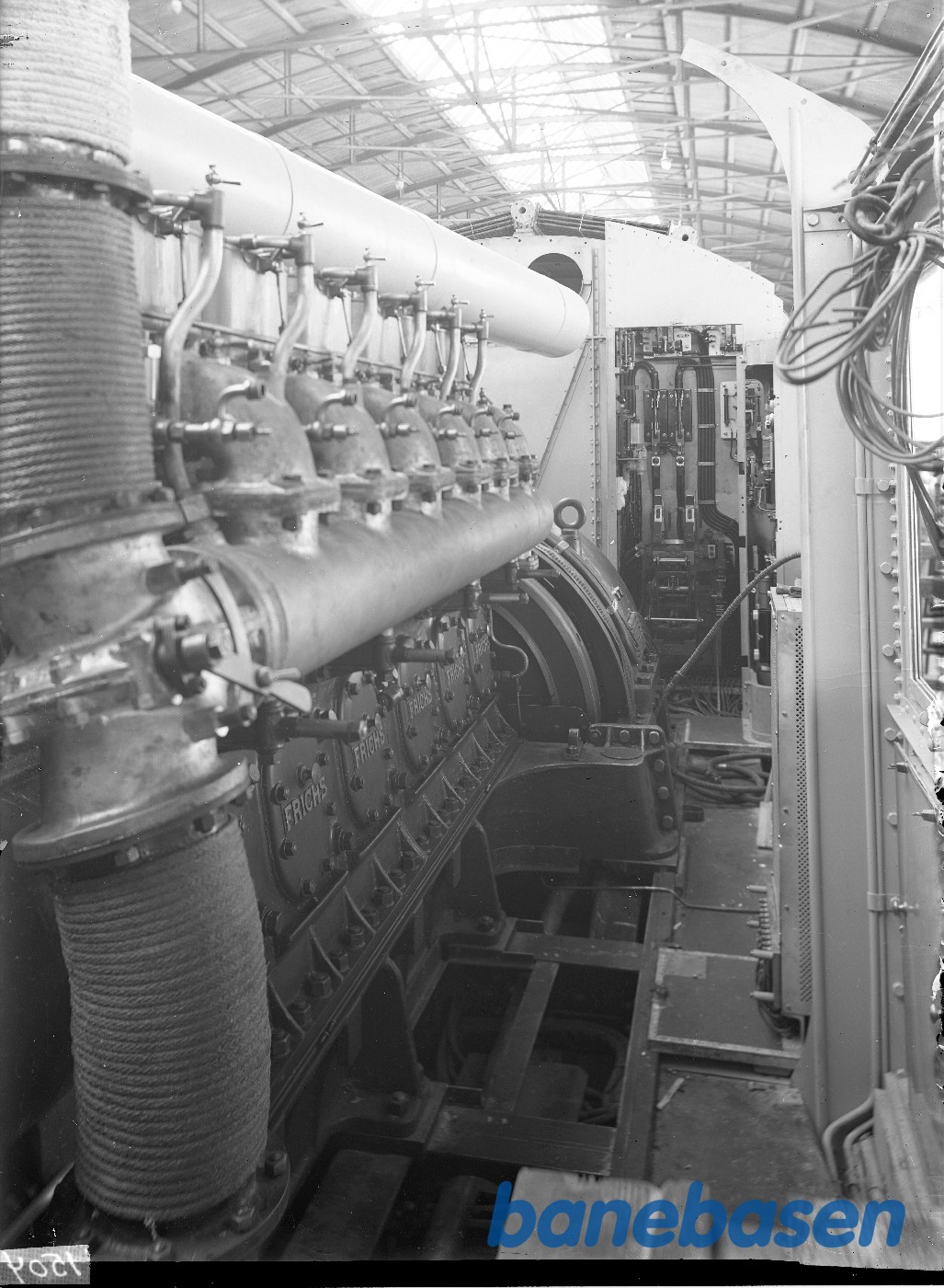 Motoren til MV 115 i maskinerummet Motoren til MV 115 i maskinerummet