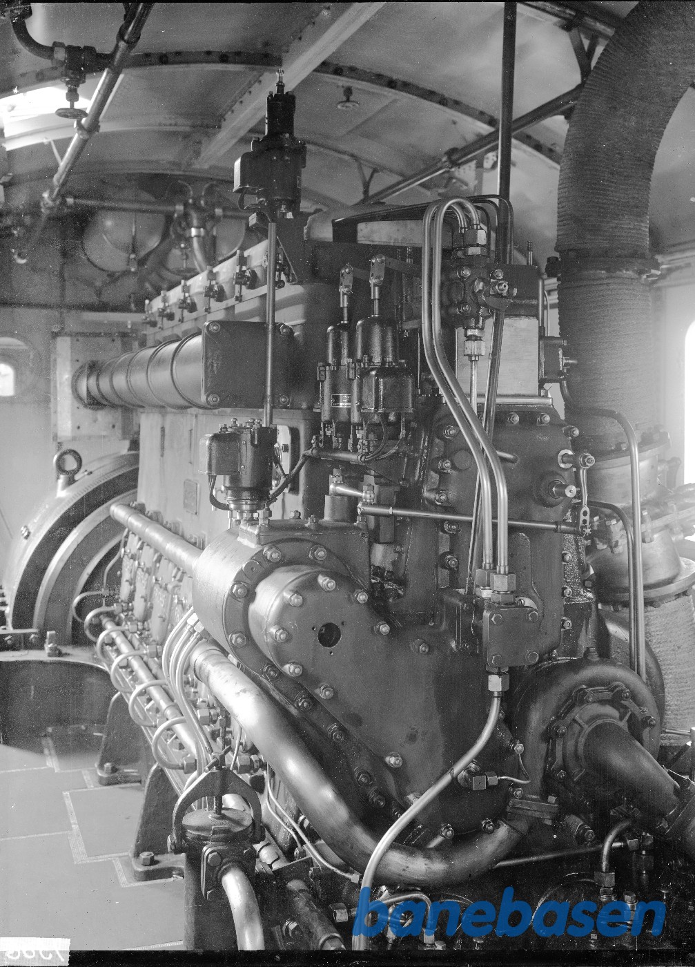 Motoren til MV 115 i maskinerummet Motoren til MV 115 i maskinerummet