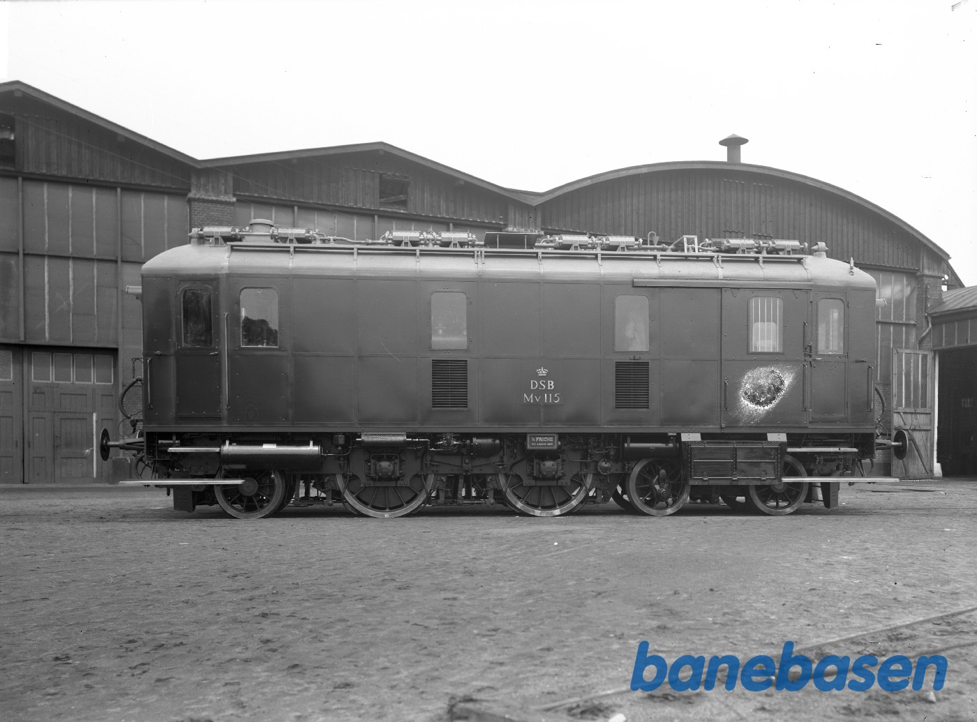 MV 115 i fabriksgården MV 115 i fabriksgården