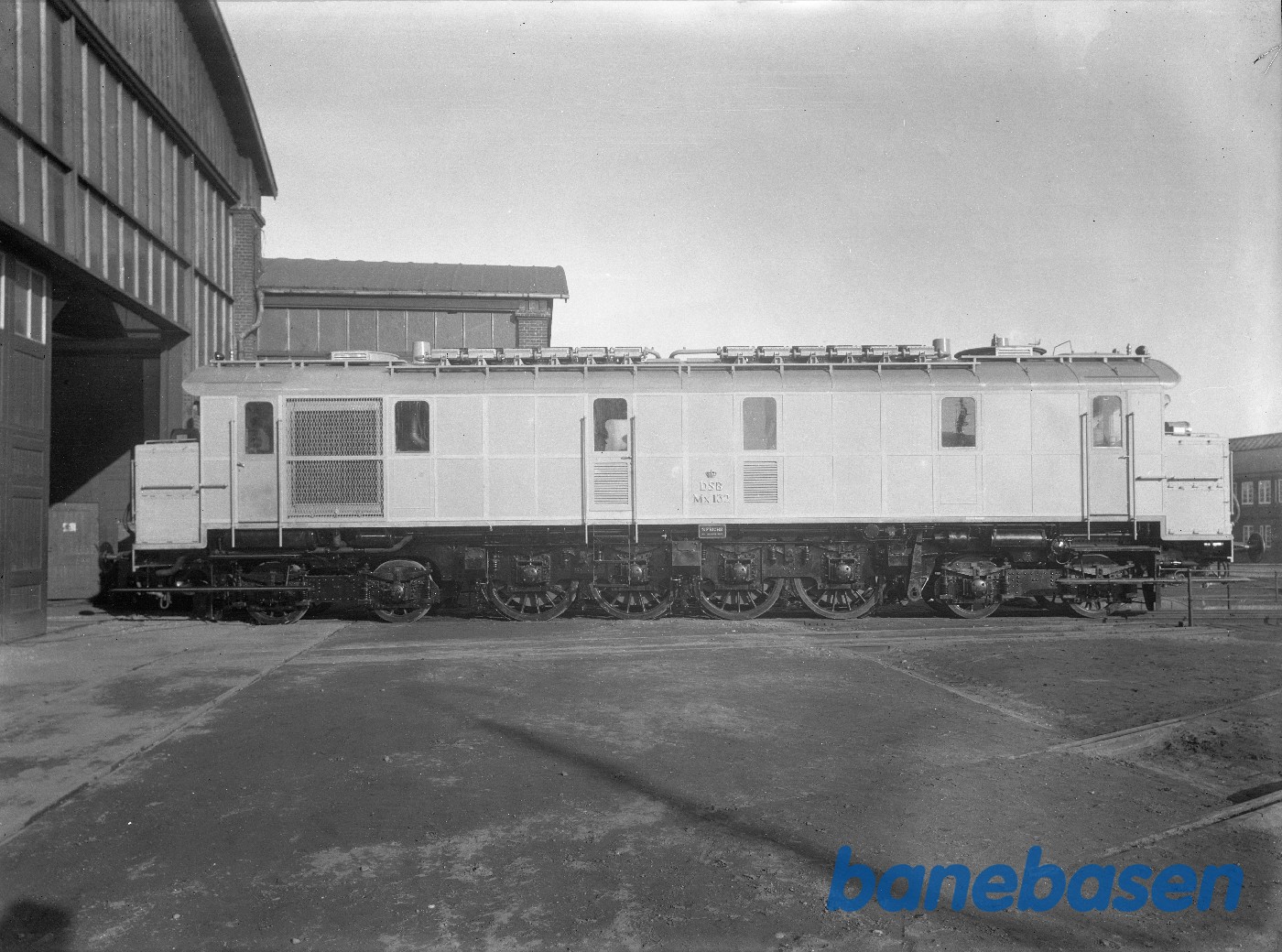 MX 132 i fabriksgården (Kraftige kopier) MX 132 i fabriksgården (Kraftige kopier)