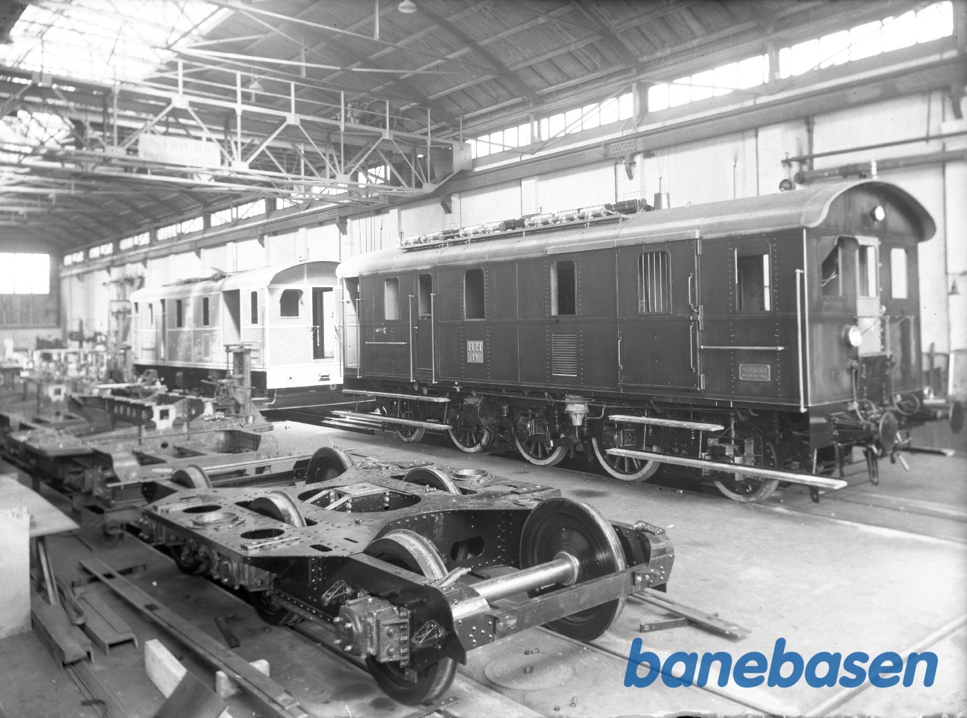 Interiør fra lokoværksted med HH 14 Interiør fra lokoværksted med HH 14