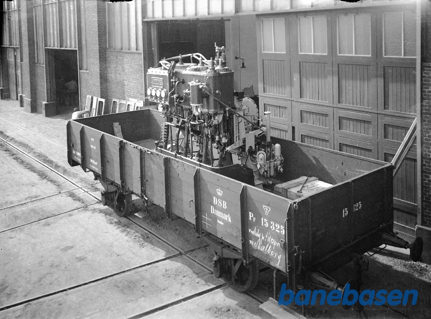 Skibsdampmaskine 316A i jernbanevogn (til S/S Biologen) Skibsdampmaskine 316A i jernbanevogn (til S/S Biologen)