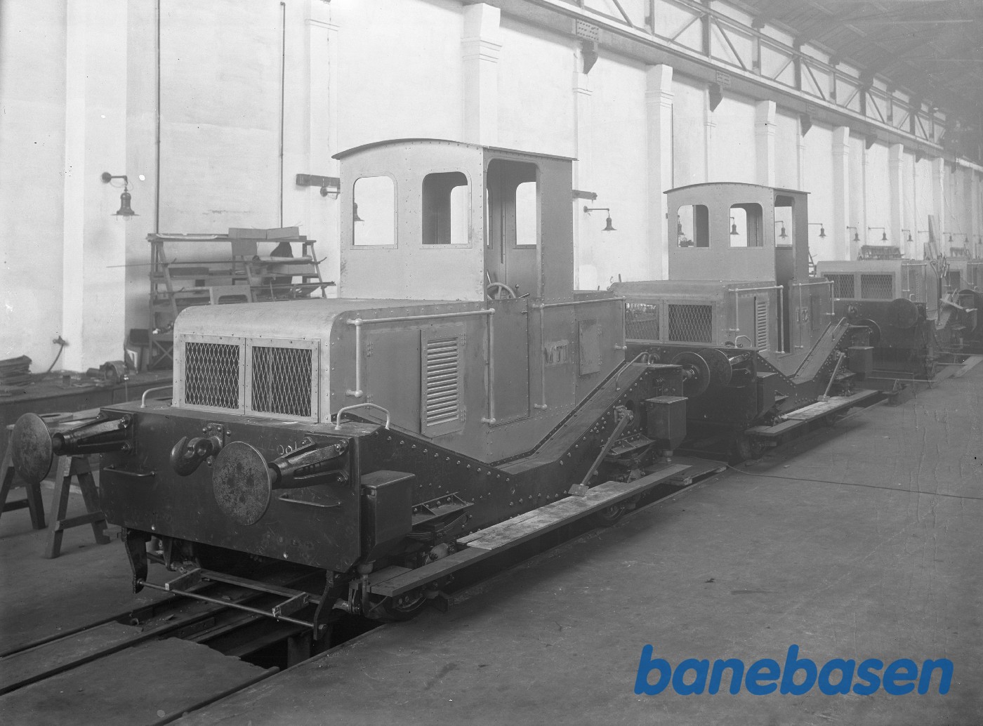 AHTJ MT 1 og 2 i loko-værkstedet AHTJ MT 1 og 2 i loko-værkstedet