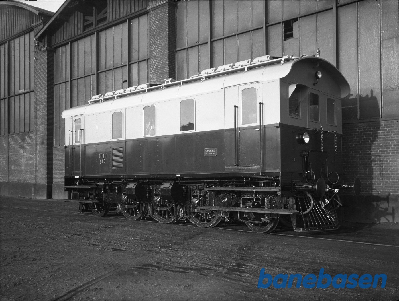 HJJ M 2 set forfra i fabriksgården HJJ M 2 set forfra i fabriksgården