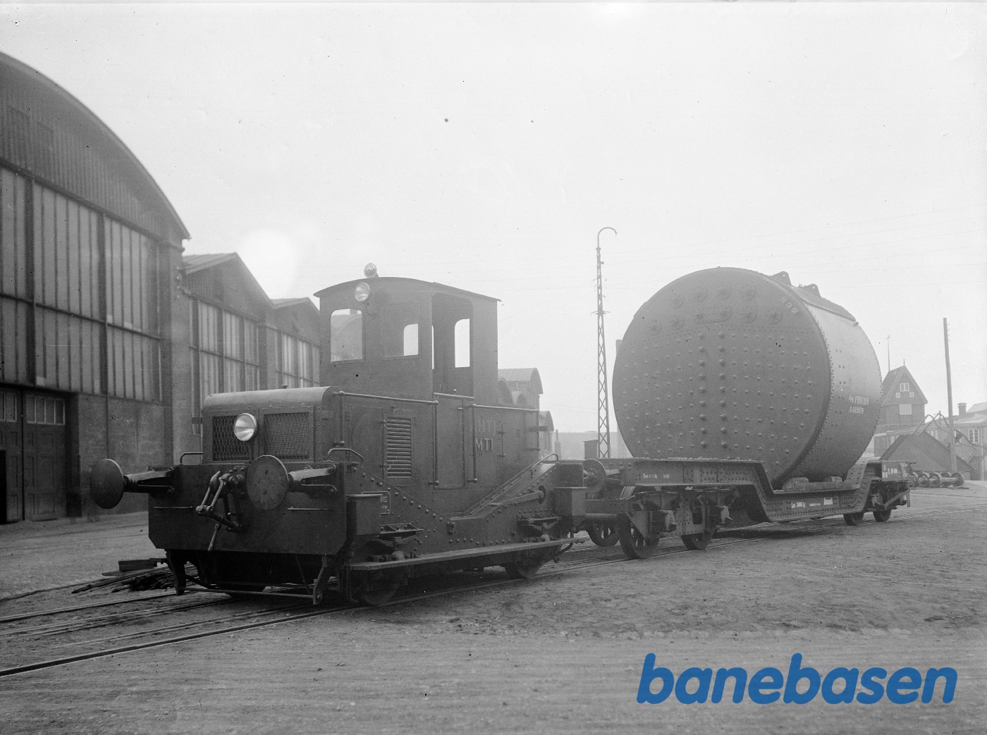 AHTJ MT 1 og DSB TK 10000 med skibskedel til Nakskov AHTJ MT 1 og DSB TK 10000 med skibskedel til Nakskov