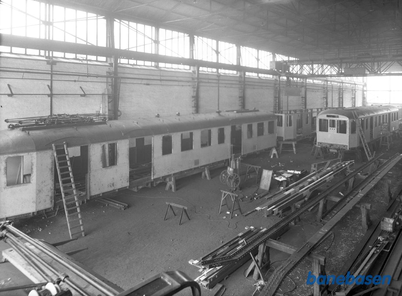 Bygning af nærtrafikvogne i kedelsmedjen Bygning af nærtrafikvogne i kedelsmedjen