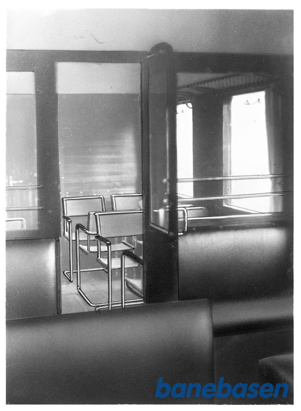 HHJ M 2. Interiør bl.a med rørstole HHJ M 2. Interiør bl.a med rørstole