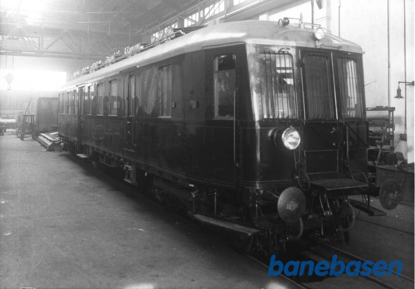 480 HK motorvgn i lokomotivværkstedet 480 HK motorvgn i lokomotivværkstedet