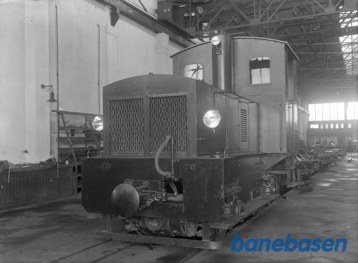 125 HK Diesel el tractor i lokoværkstedet 125 HK Diesel el tractor i lokoværkstedet