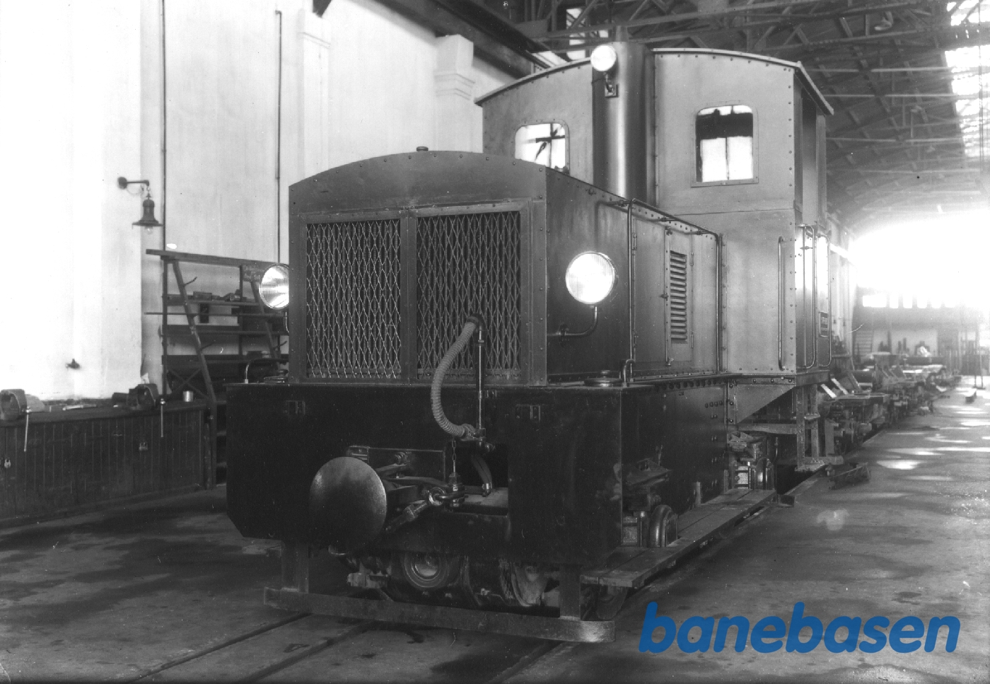 125 HK Diesel el traktor i lokoværksted 125 HK Diesel el traktor i lokoværksted