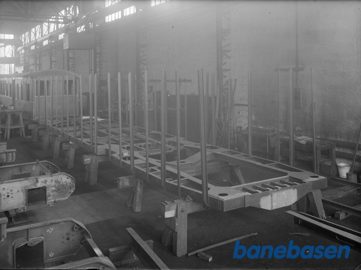 Elsvejst vognramme med søjlen rejst Elsvejst vognramme med søjlen rejst