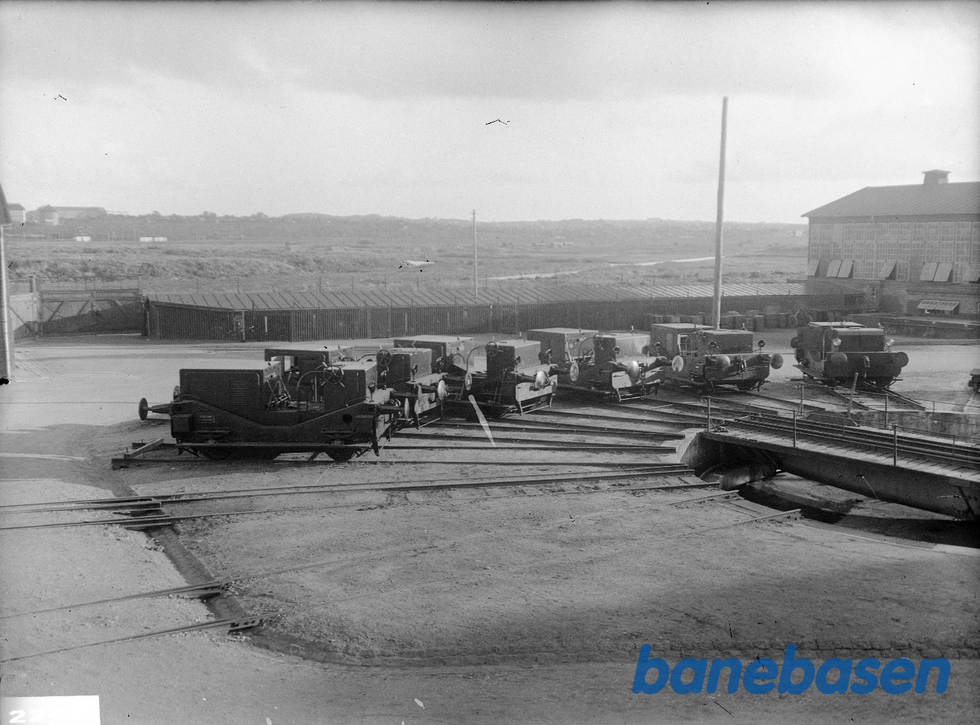 6 stk. DSB rangertraktorer i fabriksgården 6 stk. DSB rangertraktorer i fabriksgården