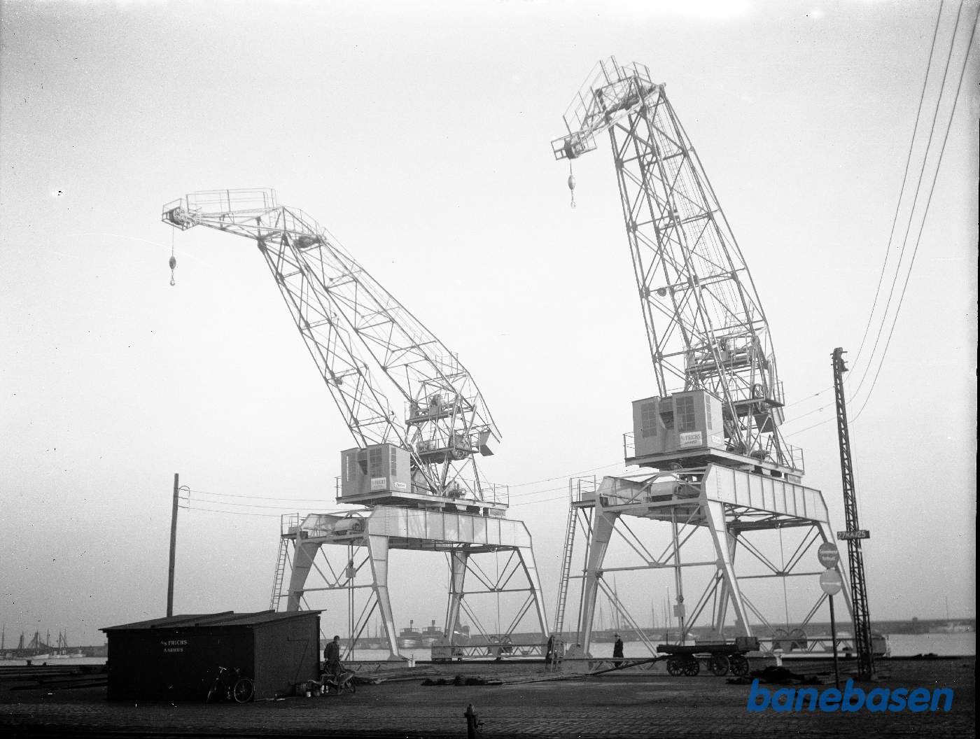 2 stk. 2500 kg vippekraner