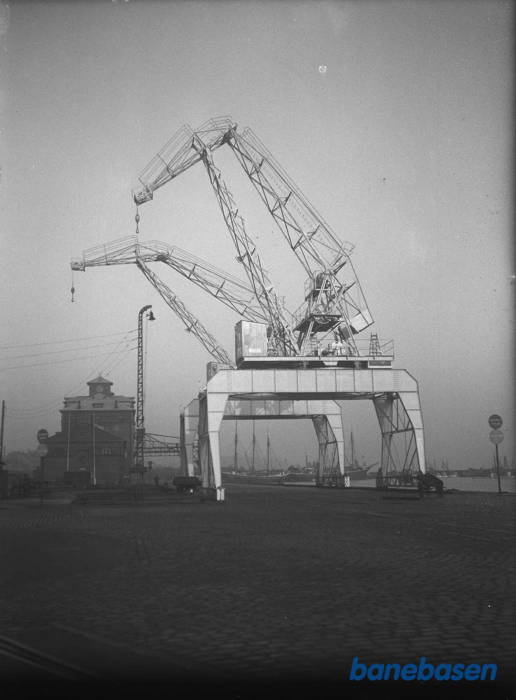 2 stk. 2500 kg vippekraner