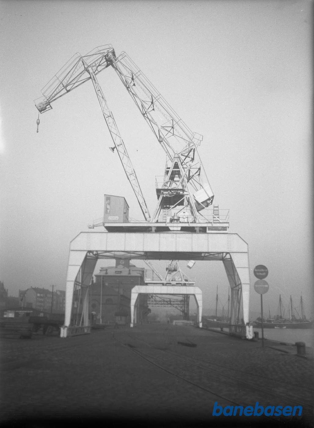 2 stk. 2500 kg vippekraner. Mindste udlægning.