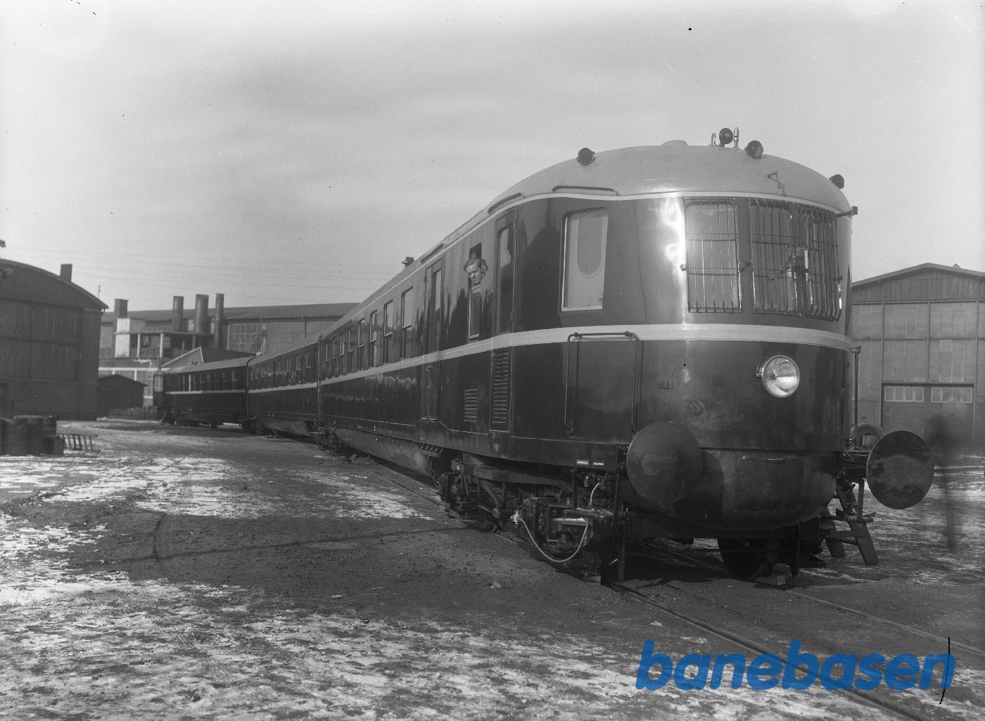 Lyntog MS 1 i fabriksgården Lyntog MS 1 i fabriksgården