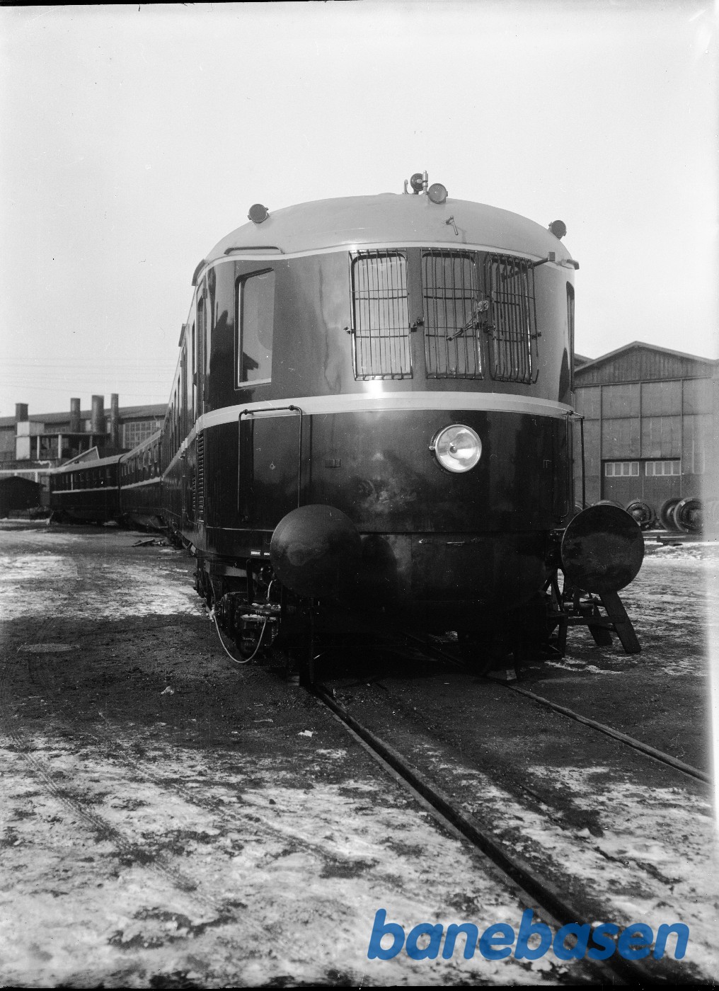 Lyntog MS 1 i fabriksgården Lyntog MS 1 i fabriksgården