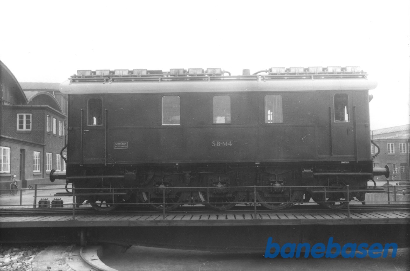 550 HK D,Loko SB M4. Reparation efter afsporing på Skørping station under leveringsturen til Skagen 550 HK D,Loko SB M4. Reparation efter afsporing på Skørping station under leveringsturen til Skagen