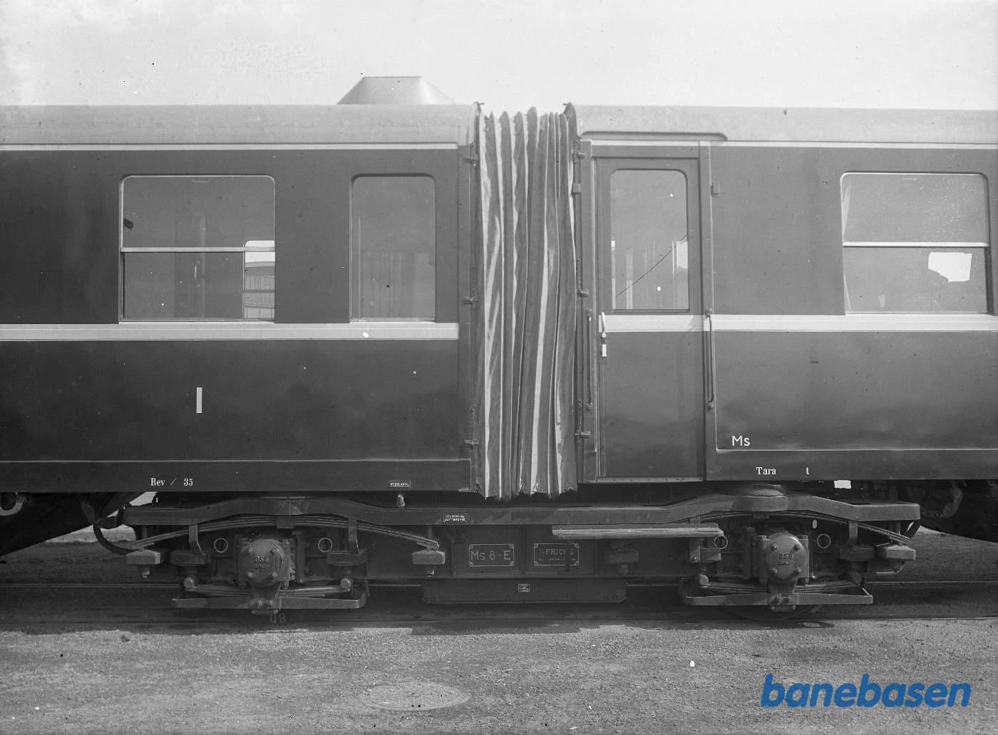 Lyntog MS 1 i fabriksgården Lyntog MS 1 i fabriksgården