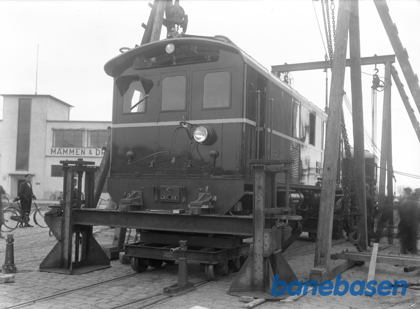 DBJ ML 7 løftes på havnen i Aarhus DBJ ML 7 løftes på havnen i Aarhus