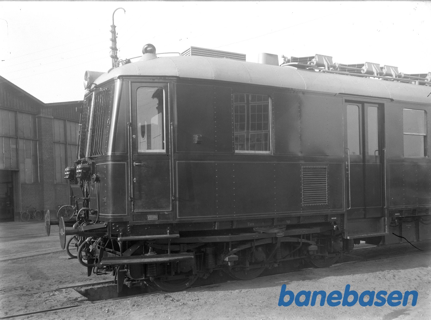 DSB MO 262 i fabriksgården. Førerhuset DSB MO 262 i fabriksgården. Førerhuset