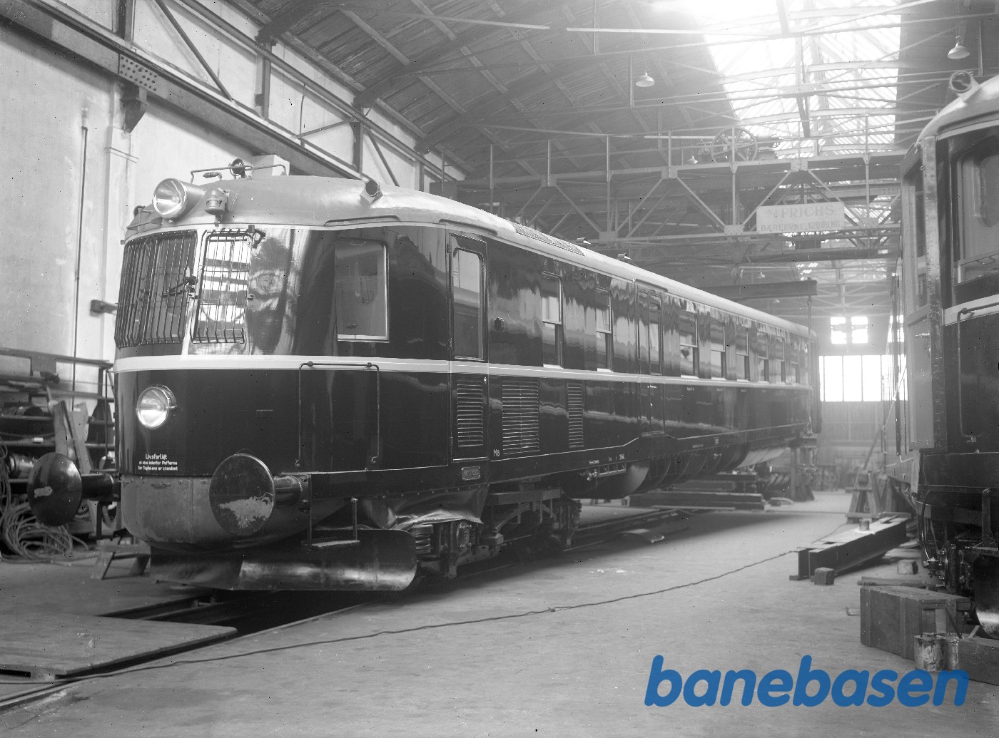 Interiør fra Lokoværksted MB skævt ophængt Interiør fra Lokoværksted MB skævt ophængt