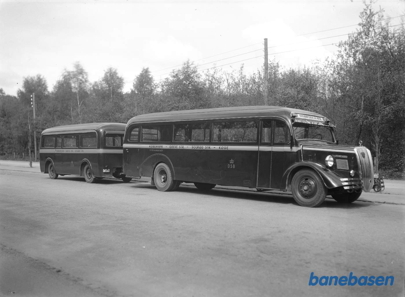 DSB landevejstog ved Stadion (Skov i baggrunden)