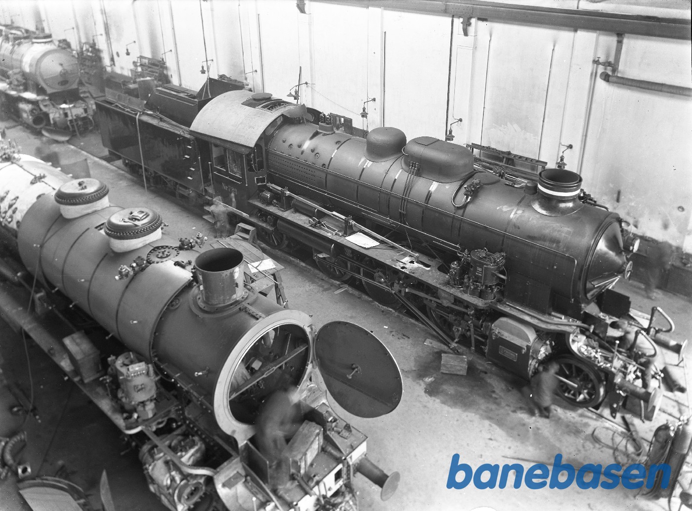 Lokoværksted set fra kranen 2 stk Loko H Lokoværksted set fra kranen 2 stk Loko H