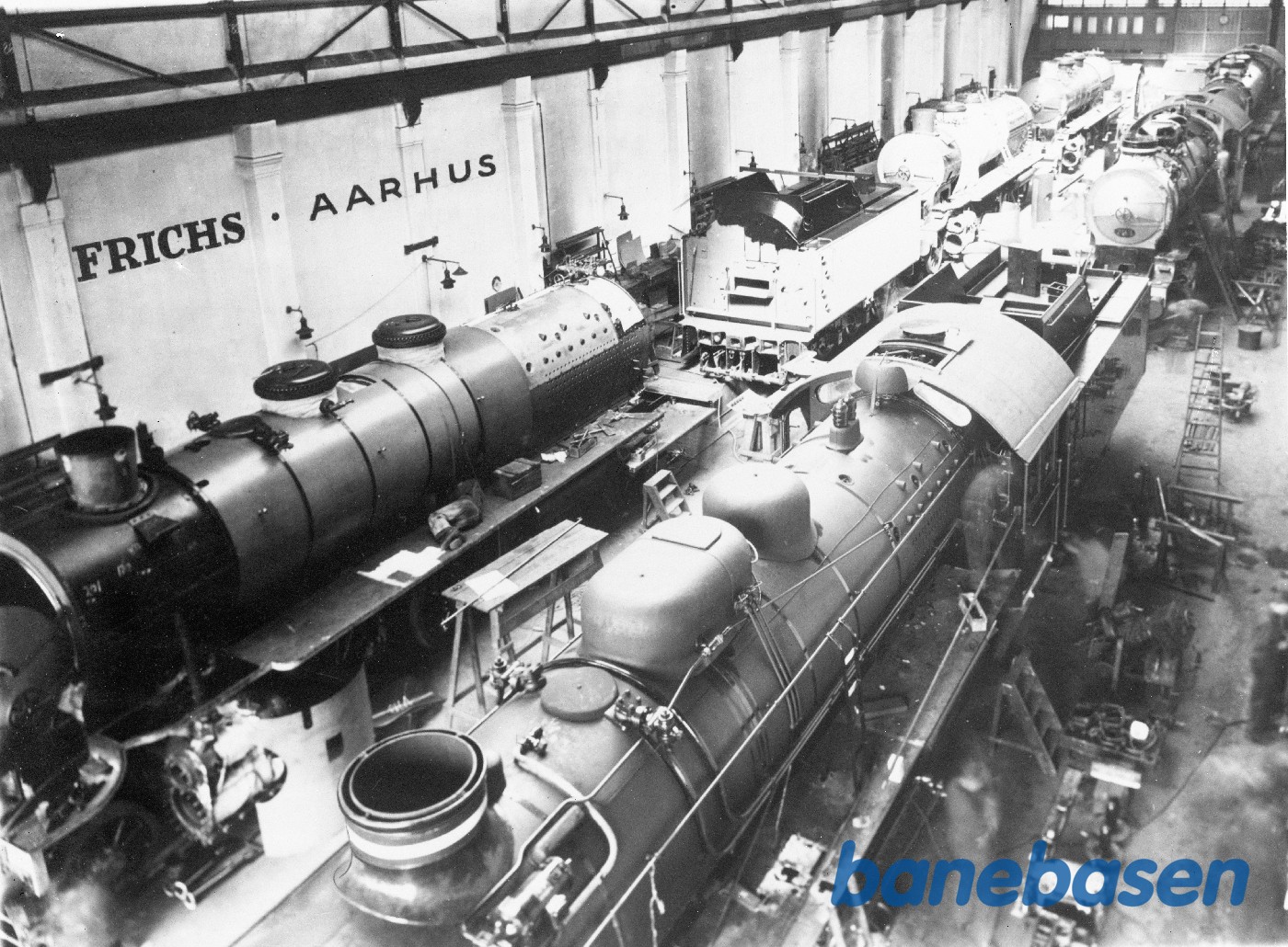 Lokoværksted set fra platform Loko H mopiplade Lokoværksted set fra platform Loko H mopiplade