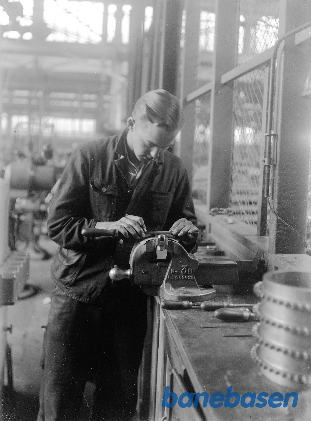 Svendeprøver. 834. Christian ved skruestik Svendeprøver. 834. Christian ved skruestik