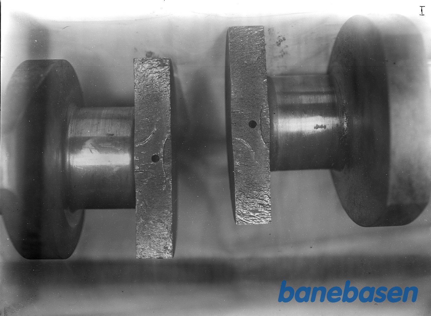 Knækket autokrumtap i nærbillede Knækket autokrumtap i nærbillede