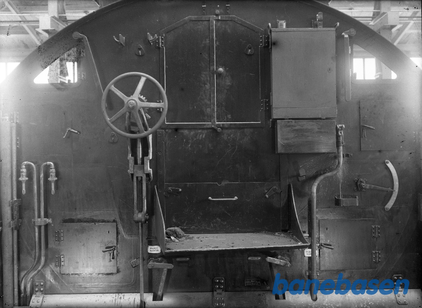 Førerhuset indvendig til Ltr E. Kig mod tenderen Førerhuset indvendig til Ltr E. Kig mod tenderen