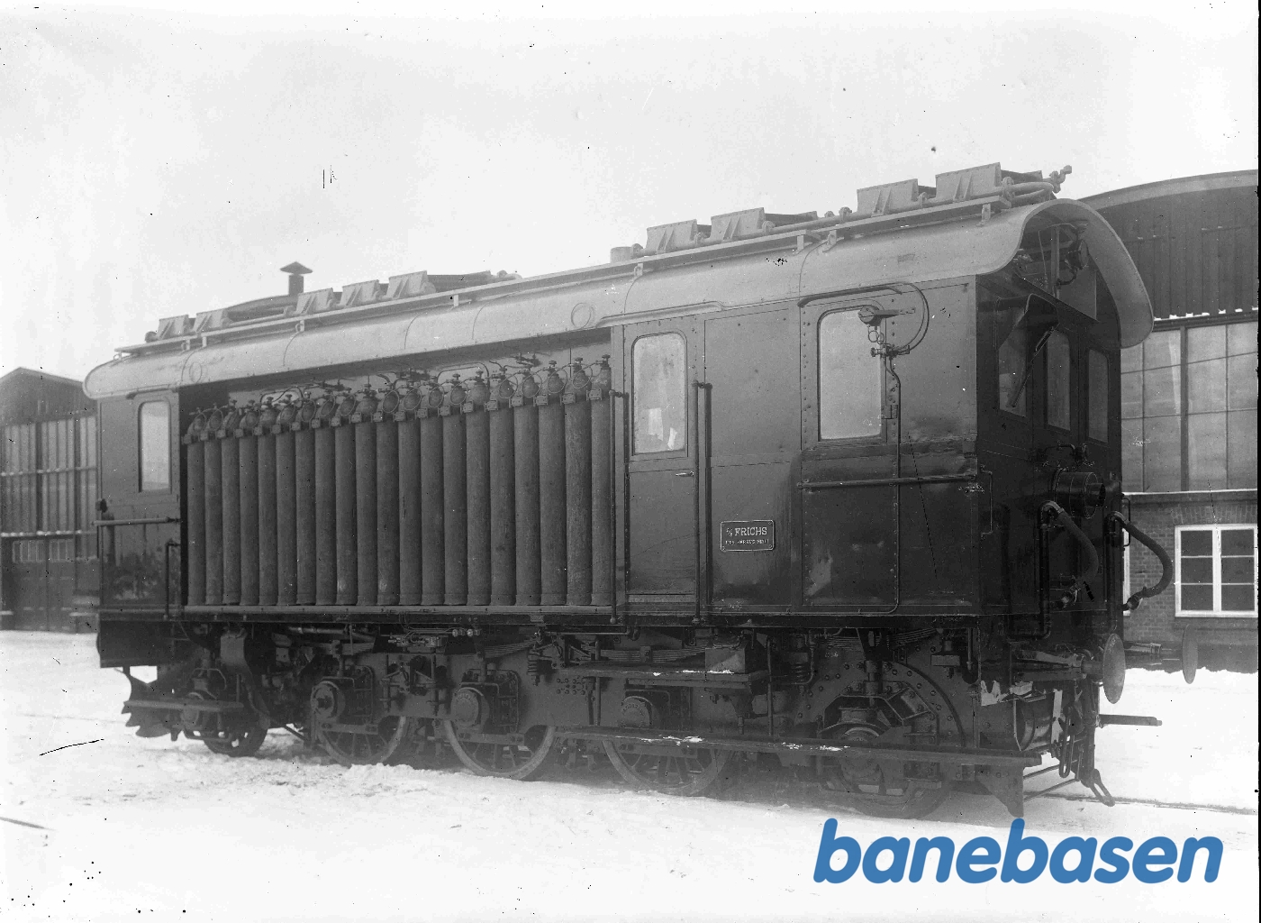 Diesellok med flaskegas batterier. 9/1-45 Diesellok med flaskegas batterier. 9/1-45