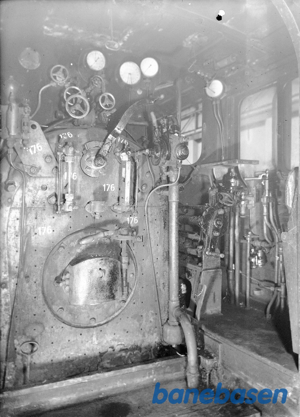 Norsk loko 176. Førerhus indvendig Norsk loko 176. Førerhus indvendig