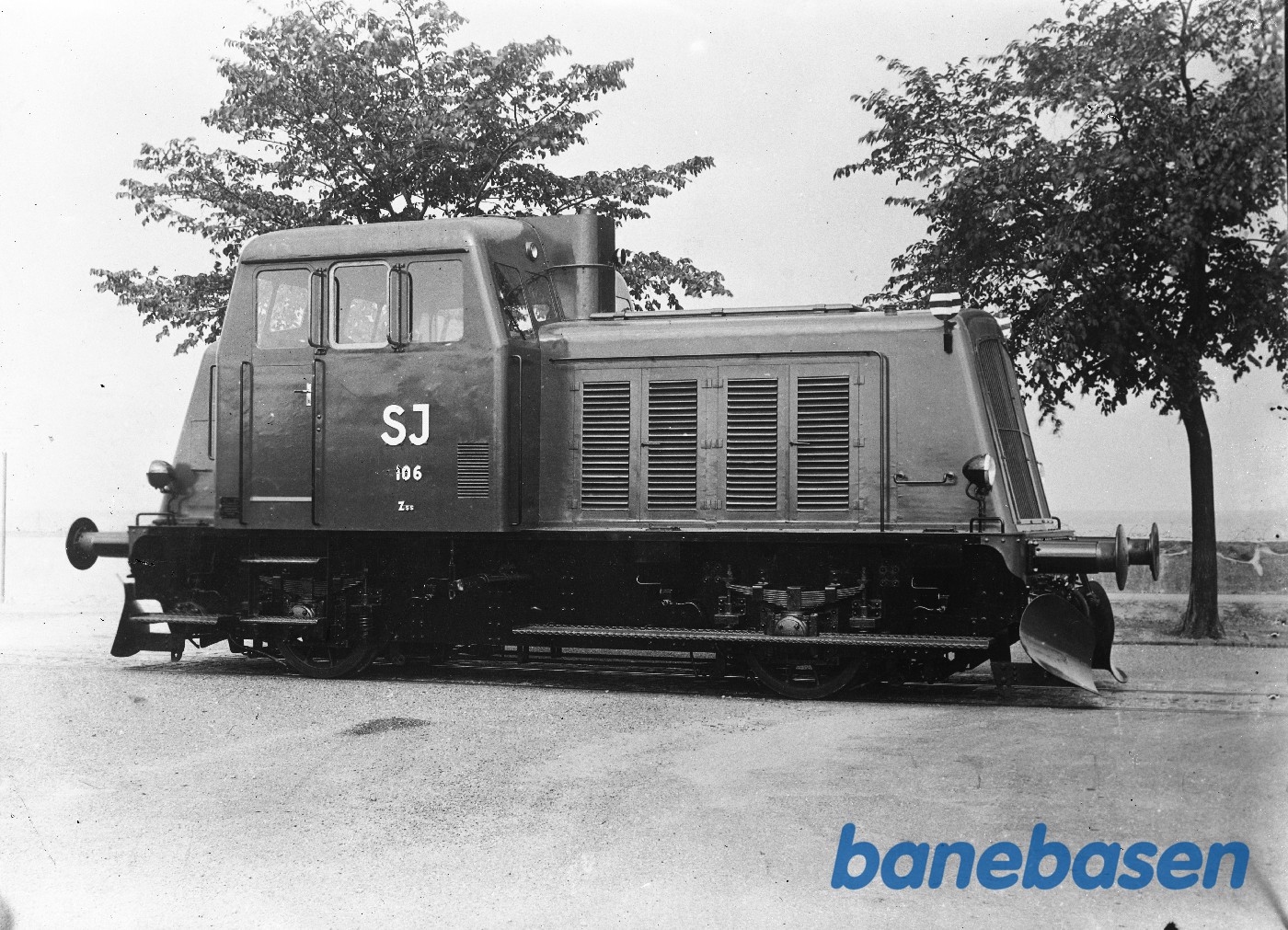 SJ 106 med Frichs /Kockum motor SJ 106 med Frichs /Kockum motor