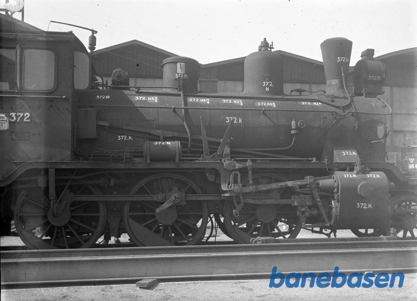 Norsk loko 372 set fra siden. Højre side Norsk loko 372 set fra siden. Højre side