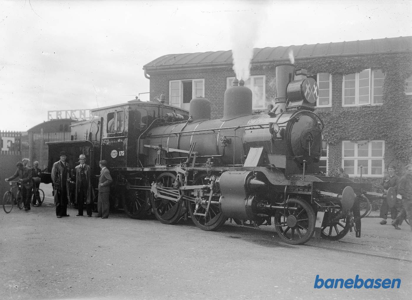 Norsk loko 175 færdig Afg. Fra fabrik. Med personale Norsk loko 175 færdig Afg. Fra fabrik. Med personale