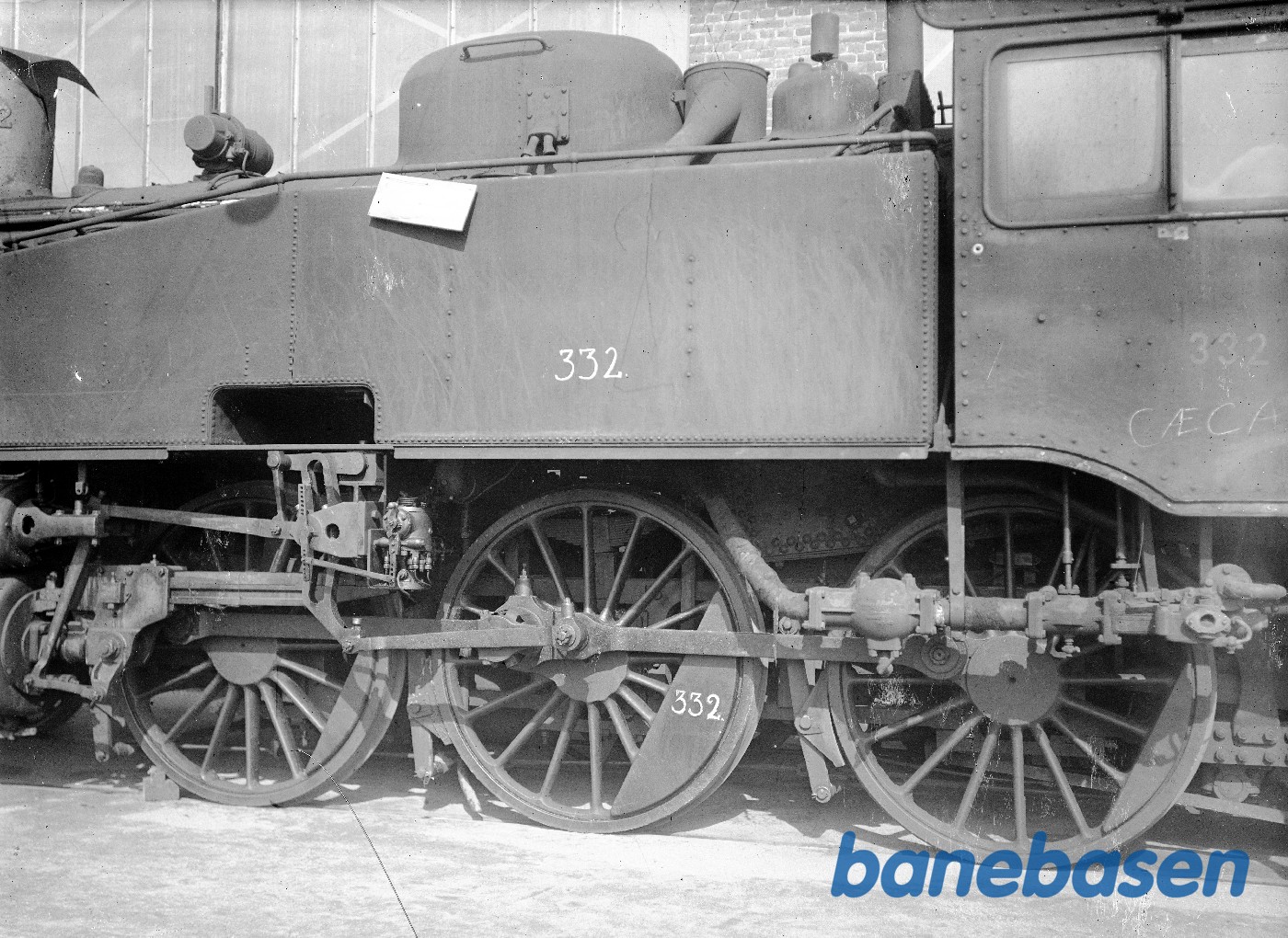 Norsk loko 332. Venstre side. Nærbillede Norsk loko 332. Venstre side. Nærbillede